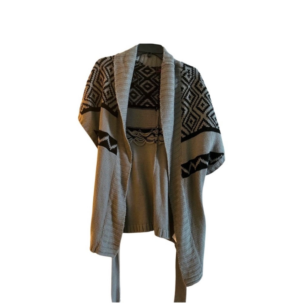 Top bundle- Size Small - Picture 3 of 5